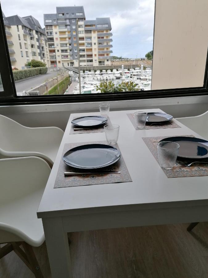 Les Marines Apartment Courseulles-sur-Mer Exterior photo